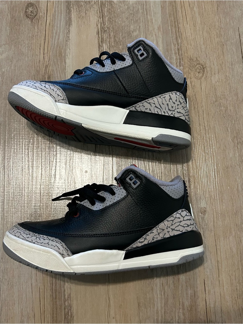 Jordan Kids Black/Gray/Red Retro Basketball Sneakers - Picture 4 of 7